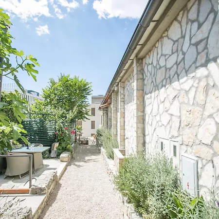 Absolutely Perfect Location Minutes From Old Town וילה